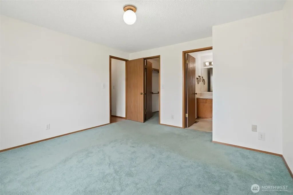 10090 Ogle Road NE Poulsbo WA 98370
