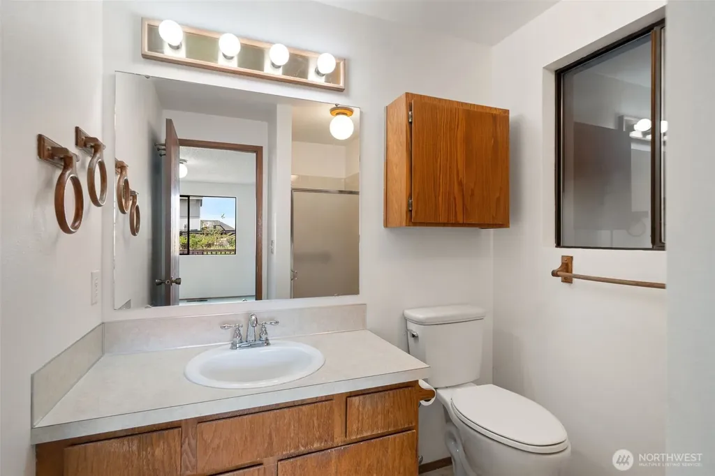 10090 Ogle Road NE Poulsbo WA 98370