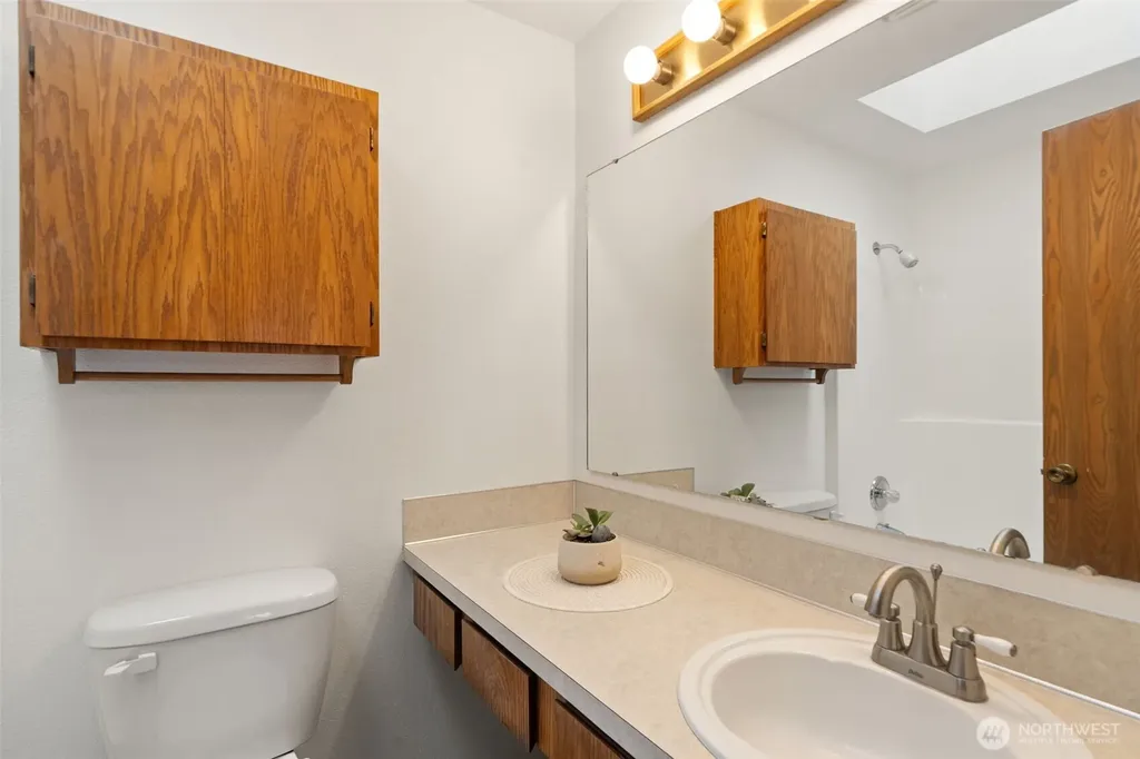 10090 Ogle Road NE Poulsbo WA 98370