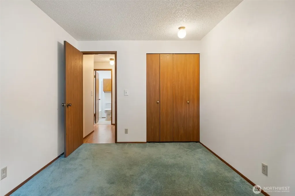 10090 Ogle Road NE Poulsbo WA 98370