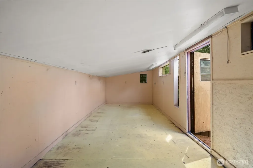 10090 Ogle Road NE Poulsbo WA 98370