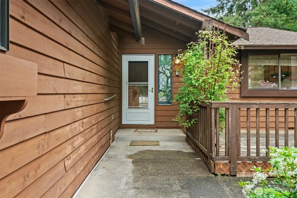 10090 Ogle Road NE Poulsbo WA 98370