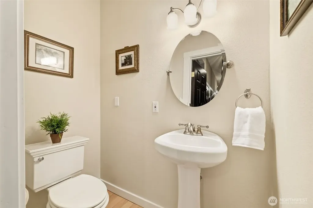 5578 Broad View Avenue NE Tacoma WA 98422