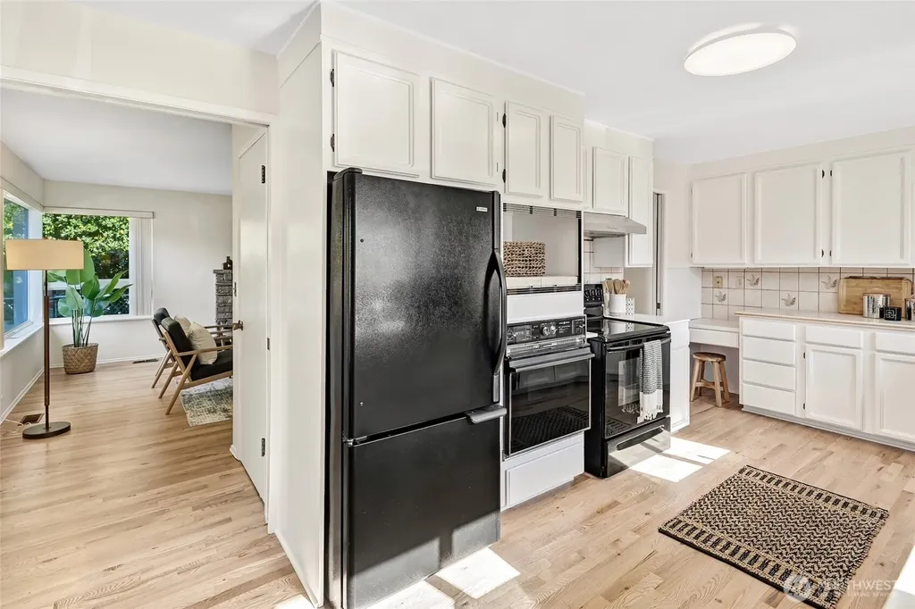 3933 S Mead Street Seattle WA 98118