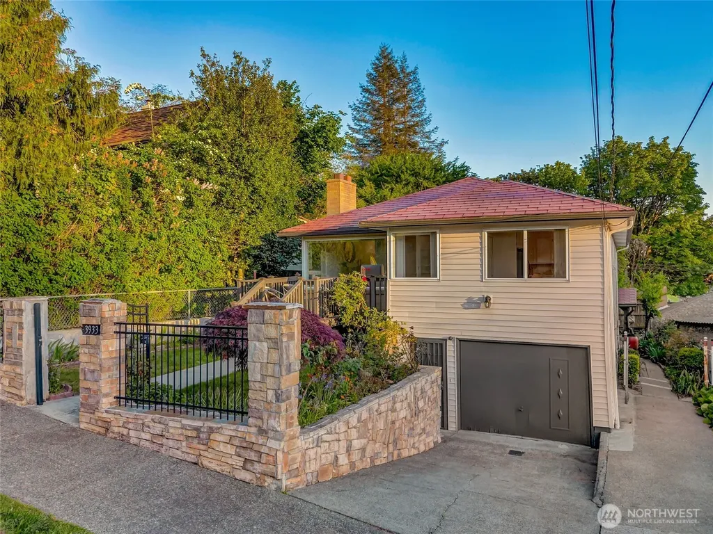 3933 S Mead Street Seattle WA 98118