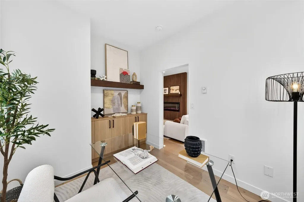 8512 15th Avenue NE Seattle WA 98115