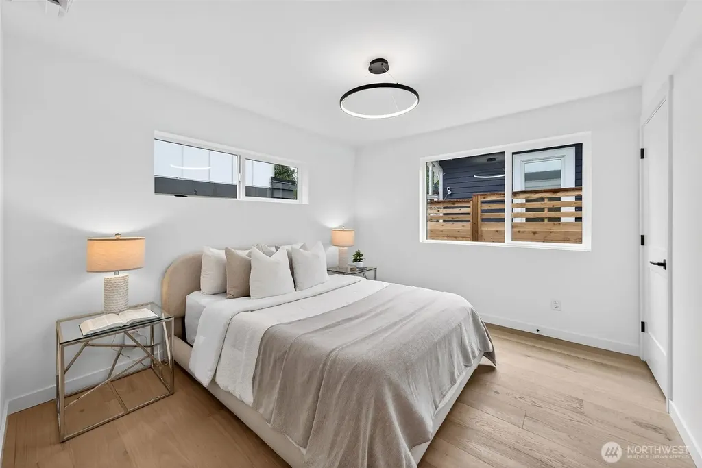 8512 15th Avenue NE Seattle WA 98115