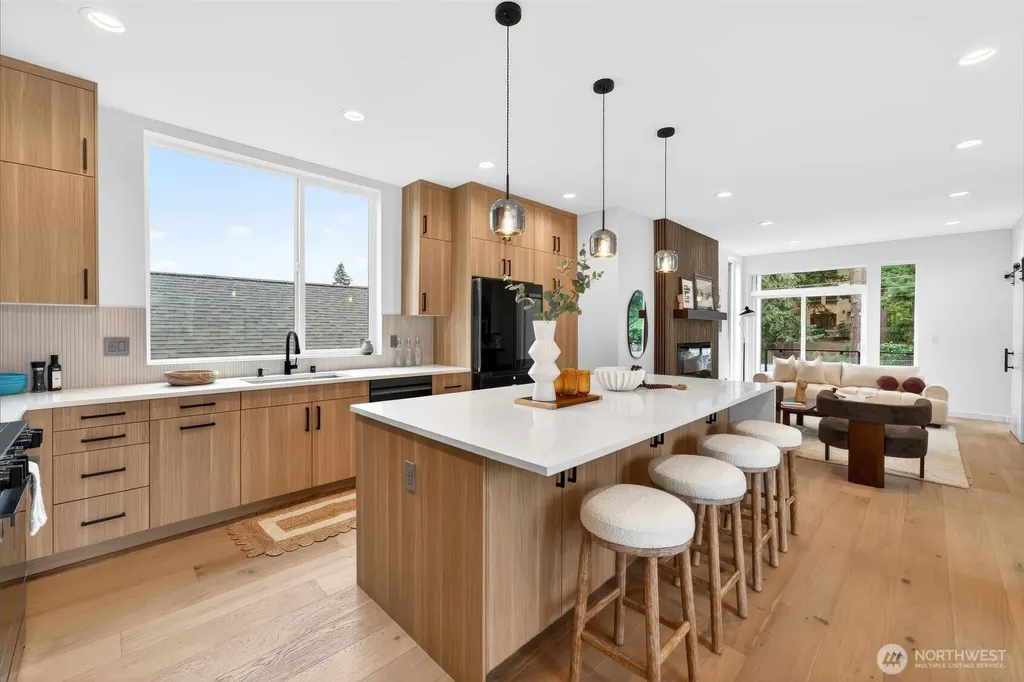 8512 15th Avenue NE Seattle WA 98115