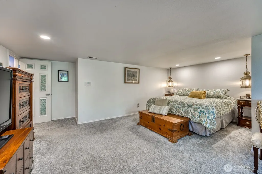 1308 11th Street Pl SW Puyallup WA 98371