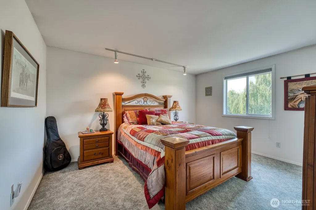 1308 11th Street Pl SW Puyallup WA 98371