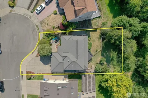 1308 11th Street Pl SW Puyallup WA 98371