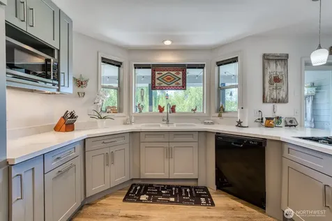 1308 11th Street Pl SW Puyallup WA 98371