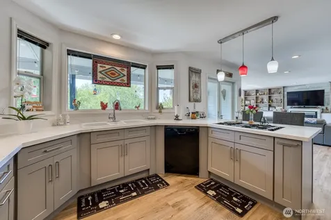 1308 11th Street Pl SW Puyallup WA 98371