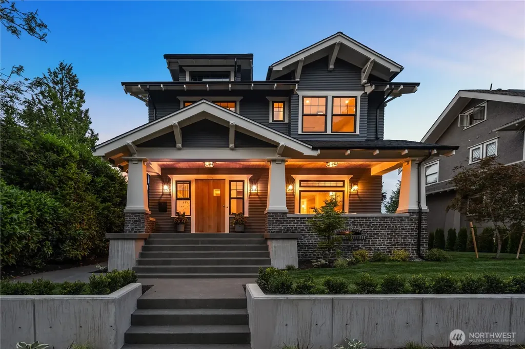 946 22nd Avenue E Seattle WA 98112