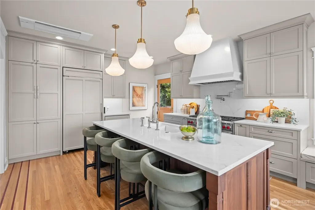 946 22nd Avenue E Seattle WA 98112