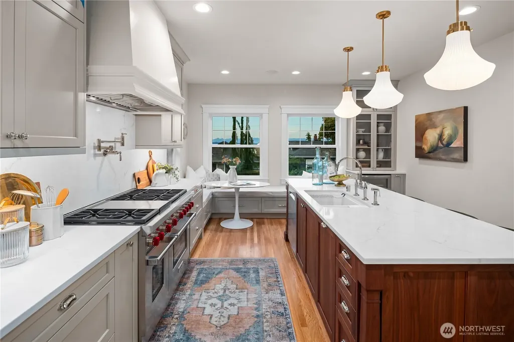 946 22nd Avenue E Seattle WA 98112