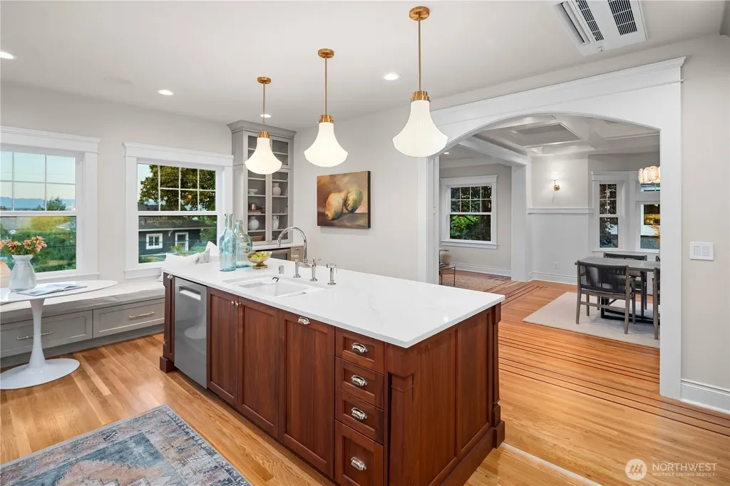 946 22nd Avenue E Seattle WA 98112