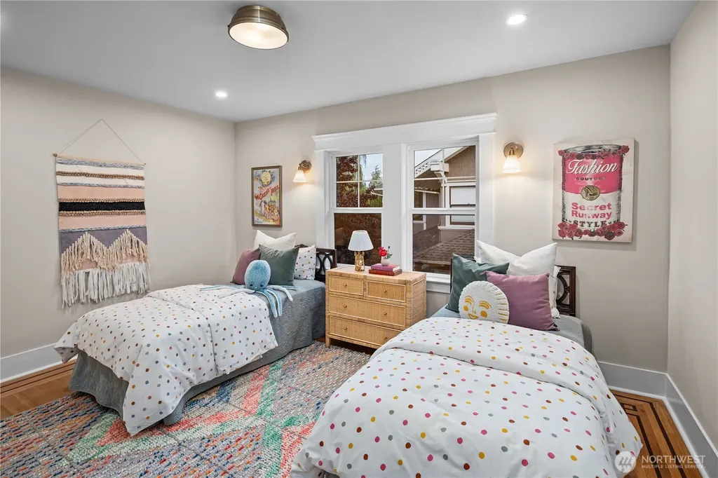 946 22nd Avenue E Seattle WA 98112