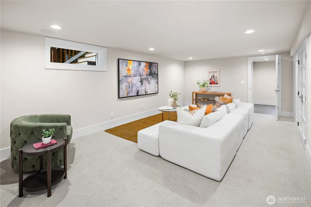 946 22nd Avenue E Seattle WA 98112