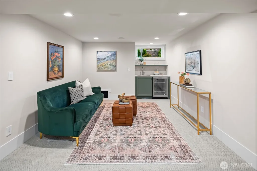 946 22nd Avenue E Seattle WA 98112