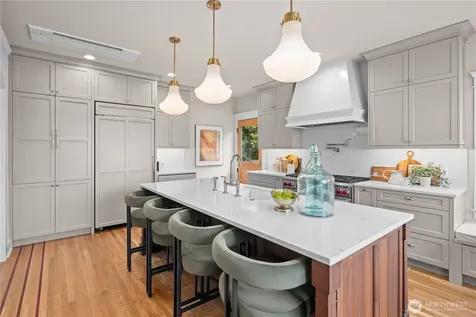 946 22nd Avenue E Seattle WA 98112