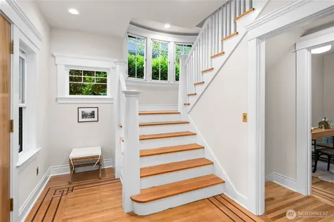 946 22nd Avenue E Seattle WA 98112