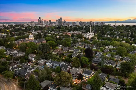 946 22nd Avenue E Seattle WA 98112