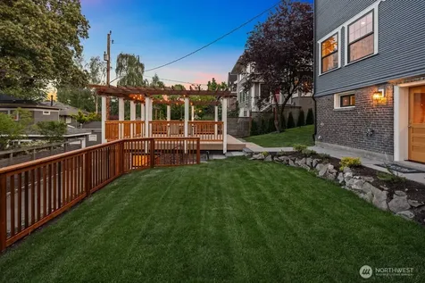 946 22nd Avenue E Seattle WA 98112