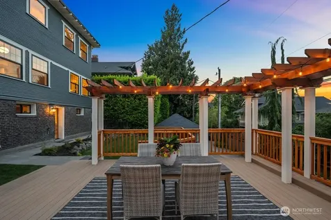 946 22nd Avenue E Seattle WA 98112