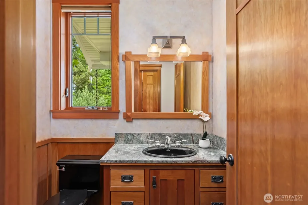 15390 Broom Street NE Bainbridge Island WA 98110
