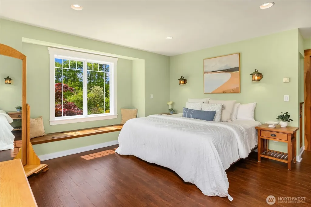 15390 Broom Street NE Bainbridge Island WA 98110