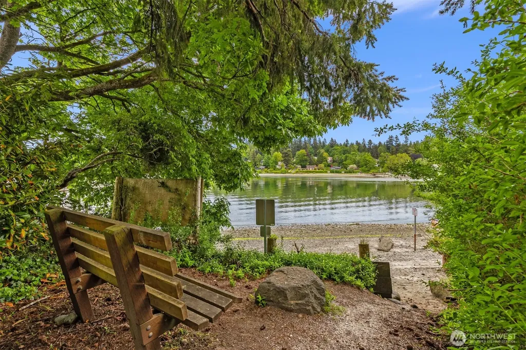 15390 Broom Street NE Bainbridge Island WA 98110