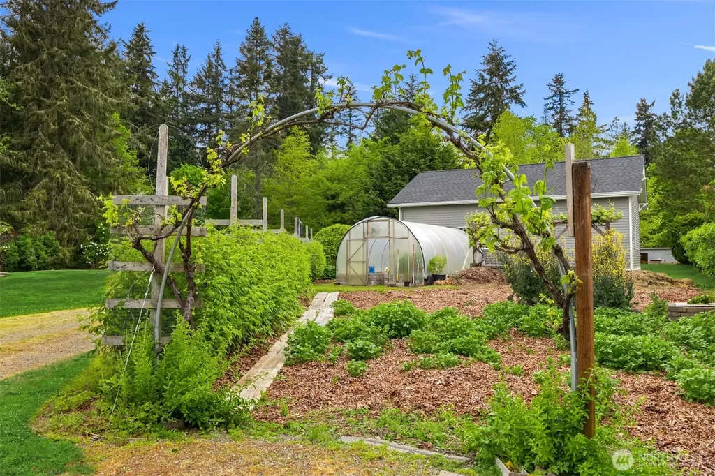 15390 Broom Street NE Bainbridge Island WA 98110