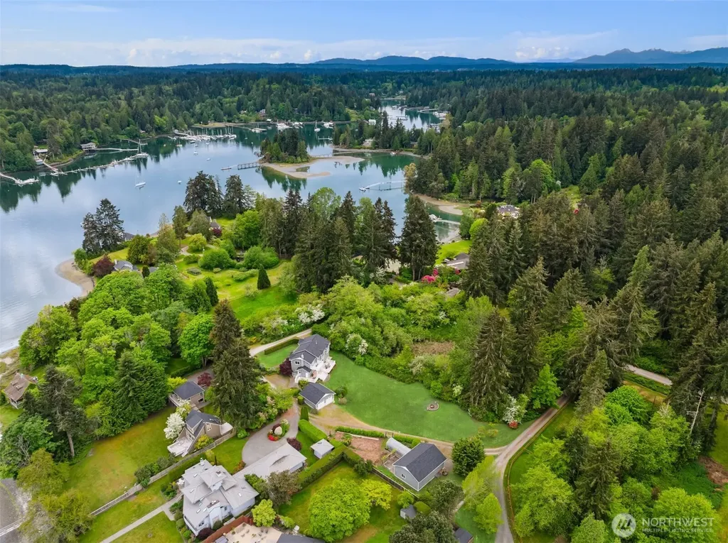 15390 Broom Street NE Bainbridge Island WA 98110