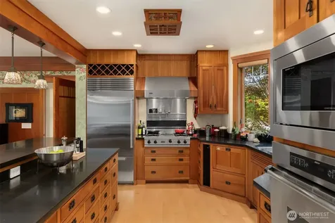 15390 Broom Street NE Bainbridge Island WA 98110