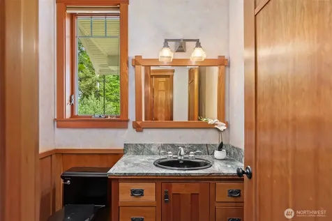 15390 Broom Street NE Bainbridge Island WA 98110