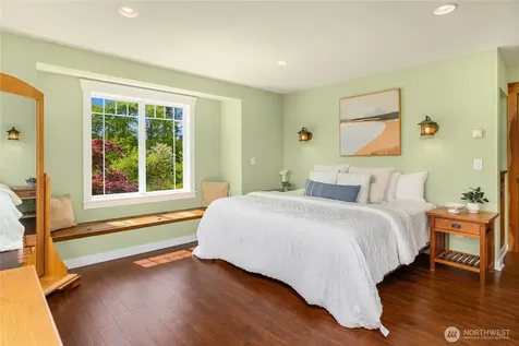 15390 Broom Street NE Bainbridge Island WA 98110