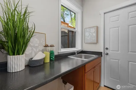 5632 31st Avenue SW Seattle WA 98126