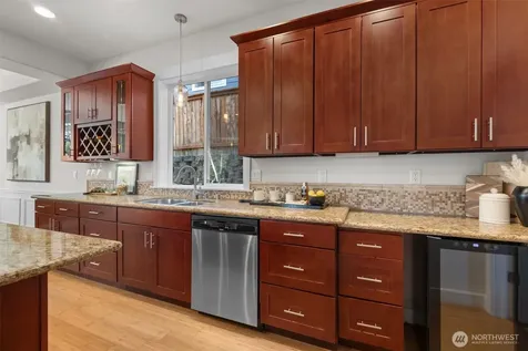 5632 31st Avenue SW Seattle WA 98126