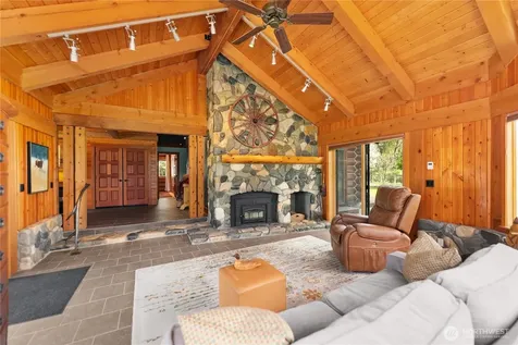 179 Wolf Creek Road Winthrop WA 98862