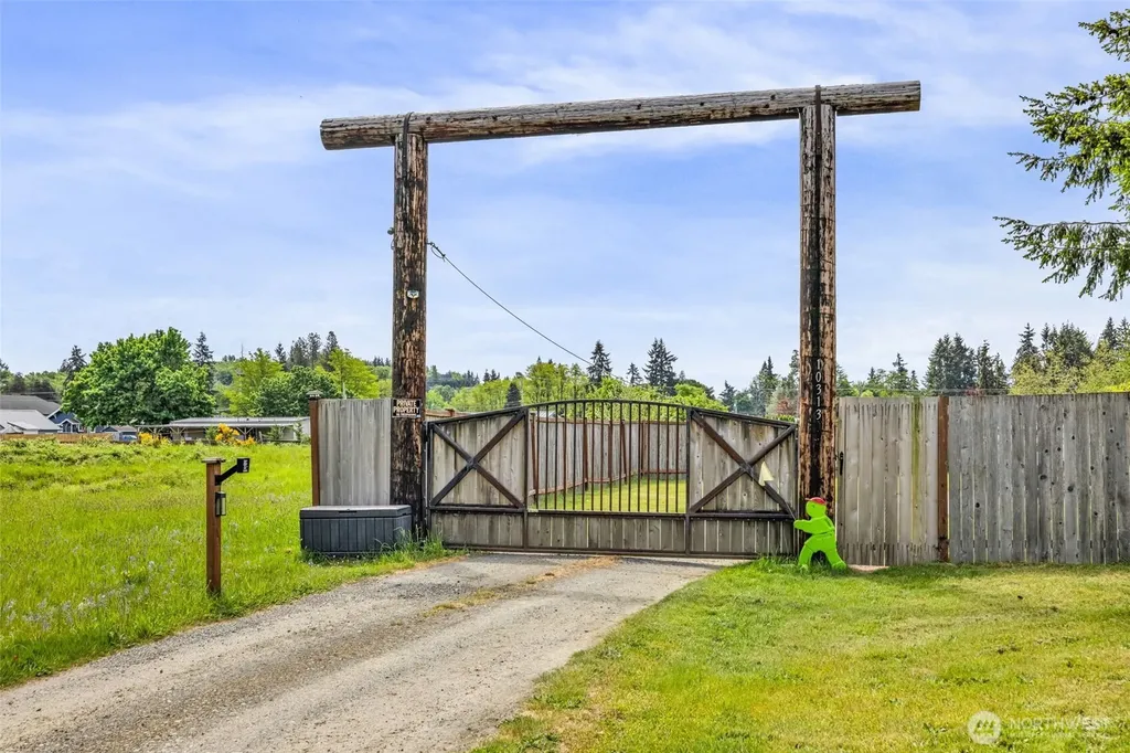 10313 School Land Road SW Rochester WA 98579