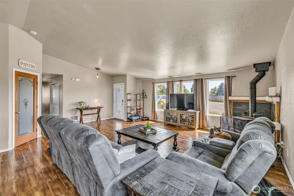 10313 School Land Road SW Rochester WA 98579