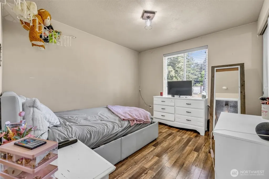 10313 School Land Road SW Rochester WA 98579