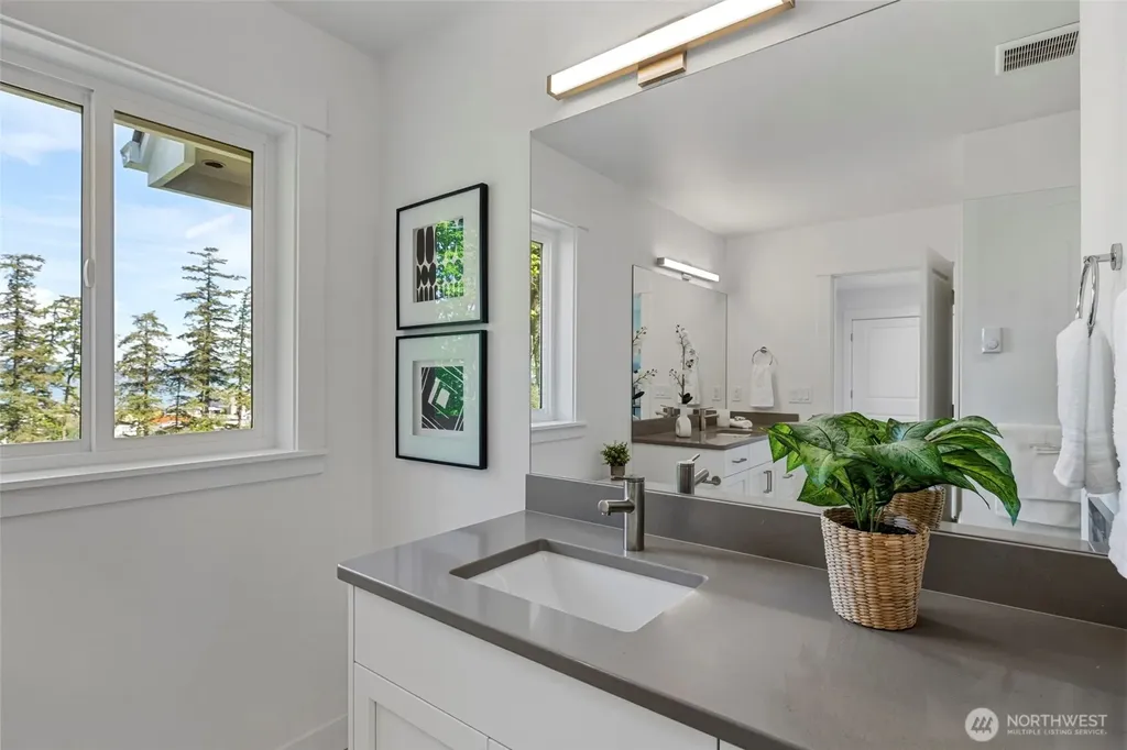 4982 Highland Drive Blaine WA 98230