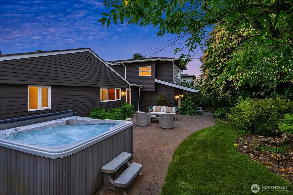 1333 98th Avenue NE Clyde Hill WA 98004