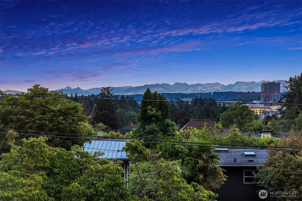 1333 98th Avenue NE Clyde Hill WA 98004