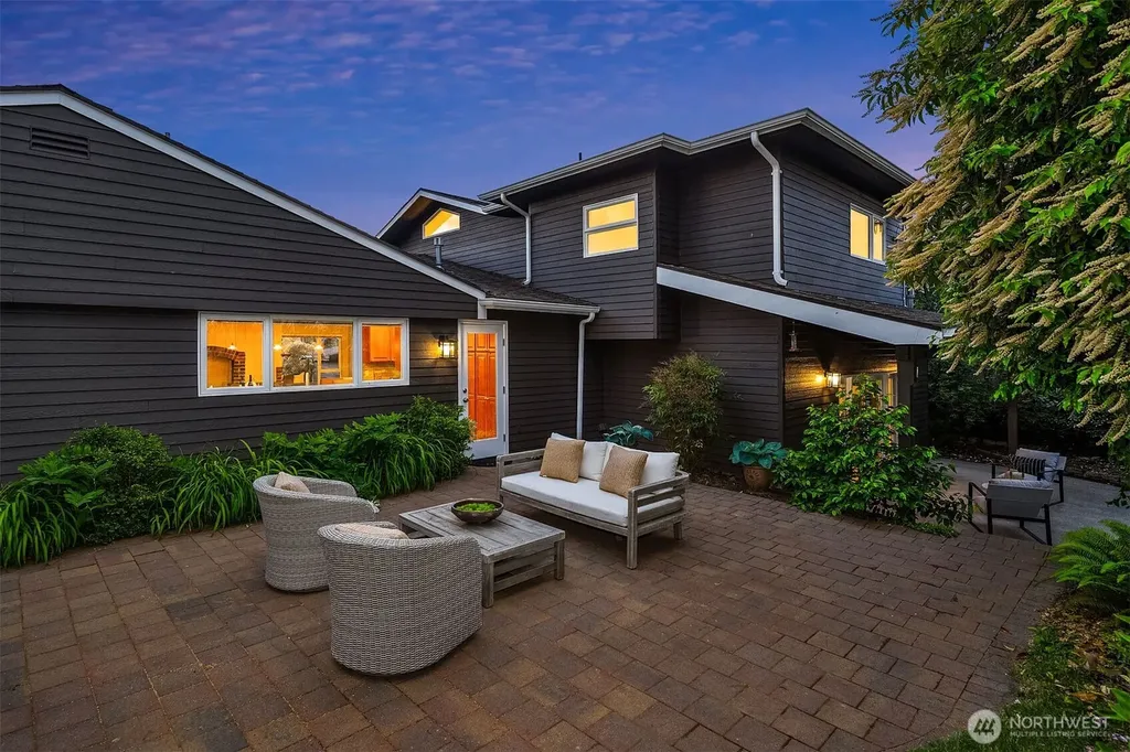 1333 98th Avenue NE Clyde Hill WA 98004