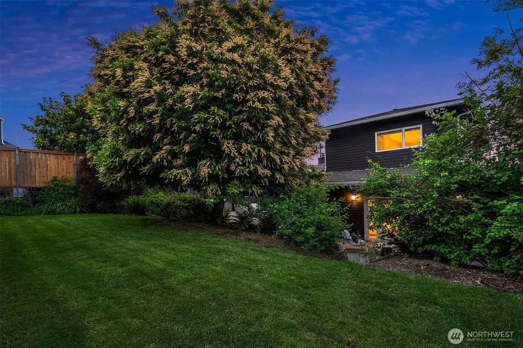 1333 98th Avenue NE Clyde Hill WA 98004