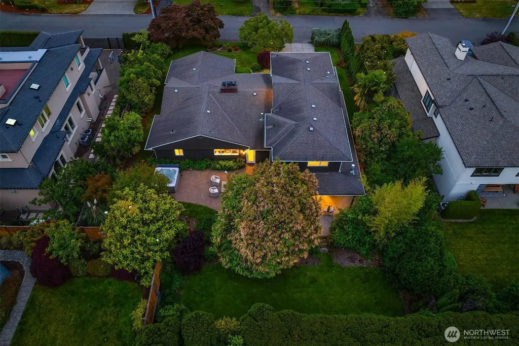 1333 98th Avenue NE Clyde Hill WA 98004