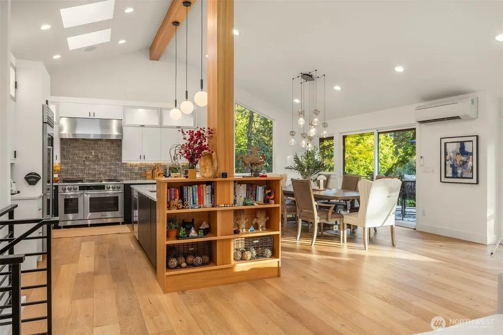 12422 68th Avenue NE Kirkland WA 98034
